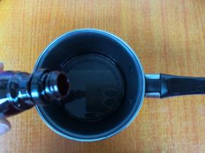 冷却后加入朗姆酒。