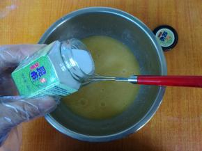 加入昆布粉搅拌均匀。