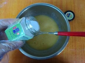 加入昆布粉搅拌均匀。