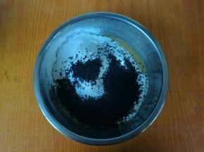 加入黑芝麻。