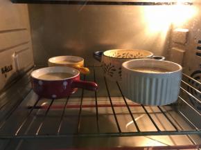 5、入预热好的烤箱中层，200度，15分钟左右。