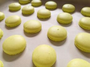 出炉后晾凉，按大小配对。夹上喜欢的馅就好了。