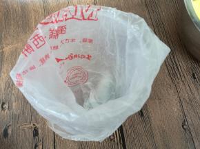 装入裱花袋。烤箱预热180度10分钟。