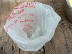 装入裱花袋。烤箱预热180度10分钟。