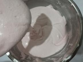 拌好的马卡龙糊状态。