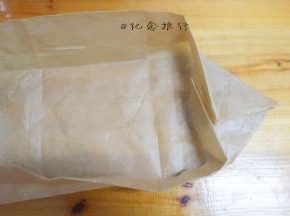 等待期间用油纸根据吐司大小叠一个盒子