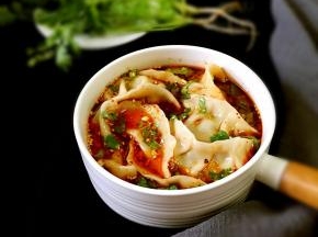 撒上香菜拌匀即可