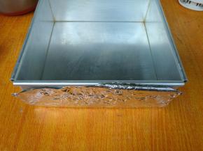 活底模具包上锡纸。