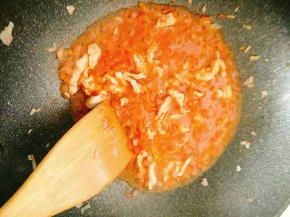 可加入少许水翻滚成浓汁