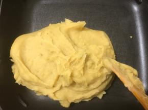 这是炒好后的样子，正常是可以抱成团。