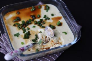 13倒上美极鲜酱油，就可以享用了。