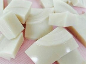 碗团切成小块，备用。