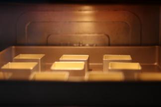 13放入嫩烤箱中层，上下火165度，23分钟两面金黄出炉。