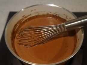 小火搅拌至溶解