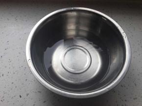 加热的过程中先用盆接一些凉水备用