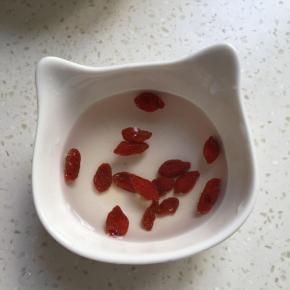 枸杞用温水泡一分钟