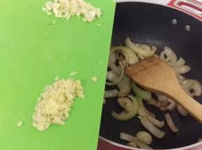热油炒洋葱后，把洋葱炒软后加入大蒜和生姜，炒出味道。