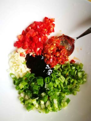 所有调料加一起，混合