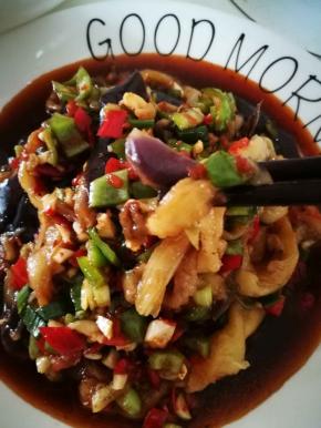 酸辣爽口凉拌茄条做好了