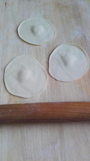 跟包饺子一样程序，挤子可以略大点