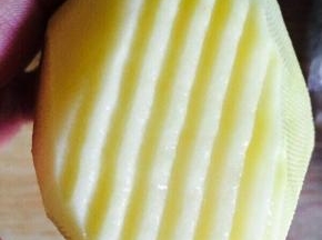 用工具竖着擦一下。