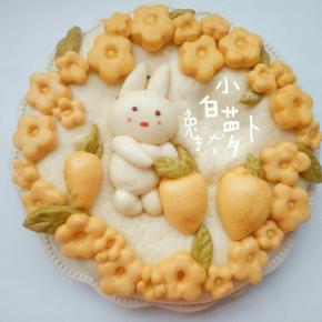 做完整个造型，面饼醒发的也差不多了。直接冷水入锅，开锅后蒸15分钟虚蒸五分钟出锅。