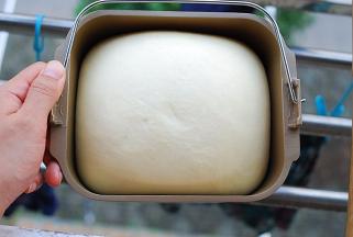 3.放温暖处，约莫1个小时左右发酵至两倍大