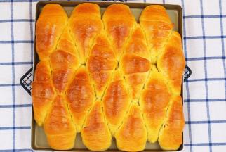 12.烤箱预热好，180度，中层，25-30分钟即可