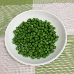 焯好的豌豆捞出，自然晾凉