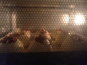 放入预热好的烤箱，上下火185度烘烤20分钟即可（温度时间仅做参考），出炉后烤网晾至手温后装袋密封保存。