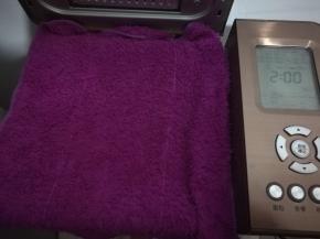 面团收圆，放回面包桶，进行基础发酵。可在桶口放块小的湿毛巾增加湿度。