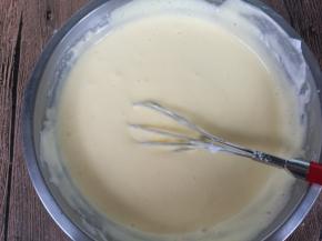 混合切拌或翻拌均匀。