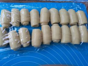 盖保鲜膜待用，全部依次做好。