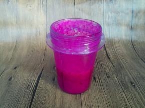 大半个火龙果切小块料理机打成泥，取100克。