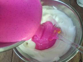 倒回蛋白盆内。