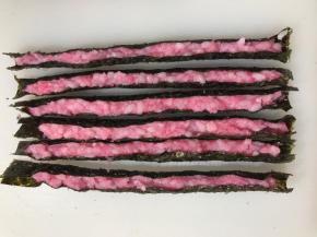 然后对折捏好。