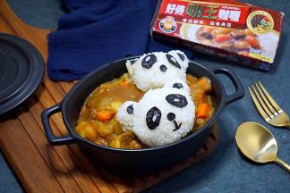 将煮好的咖喱牛肉装入盘中