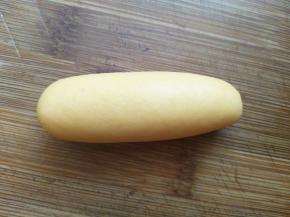 然后搓成圆柱形长条