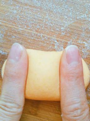 将圆柱体两头摁扁