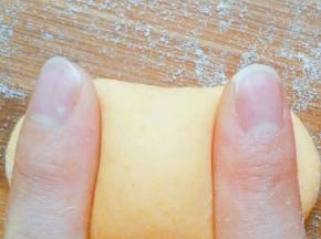 将圆柱体两头摁扁