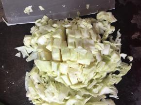卷心菜切成小方块