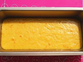 从高处倒入蛋糕模，约为模具1/2高度多一点左右，烤箱预热10分钟，160度，中层，40分钟左右，稍微放凉一些，即可脱模，脱模后，表面刷一层之前准备好的橙子糖浆水，干了，入冰箱冷藏一会即可食用