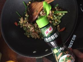 起锅前加入家乐热炒鲜露翻炒均匀即可