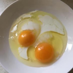 鸡蛋加牛奶打散