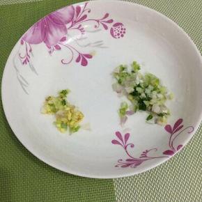 葱姜都切成末