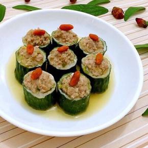 在上面点缀上枸杞子即可