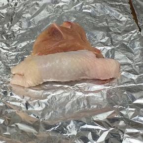 鸡腿肉从一头卷起