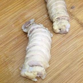 用刀切成片（片的薄厚随意）