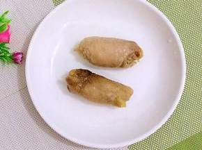 将鸡腿卷的锡纸撕掉