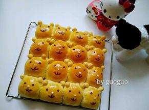 用融化的巧克力画上眼睛最巴即可